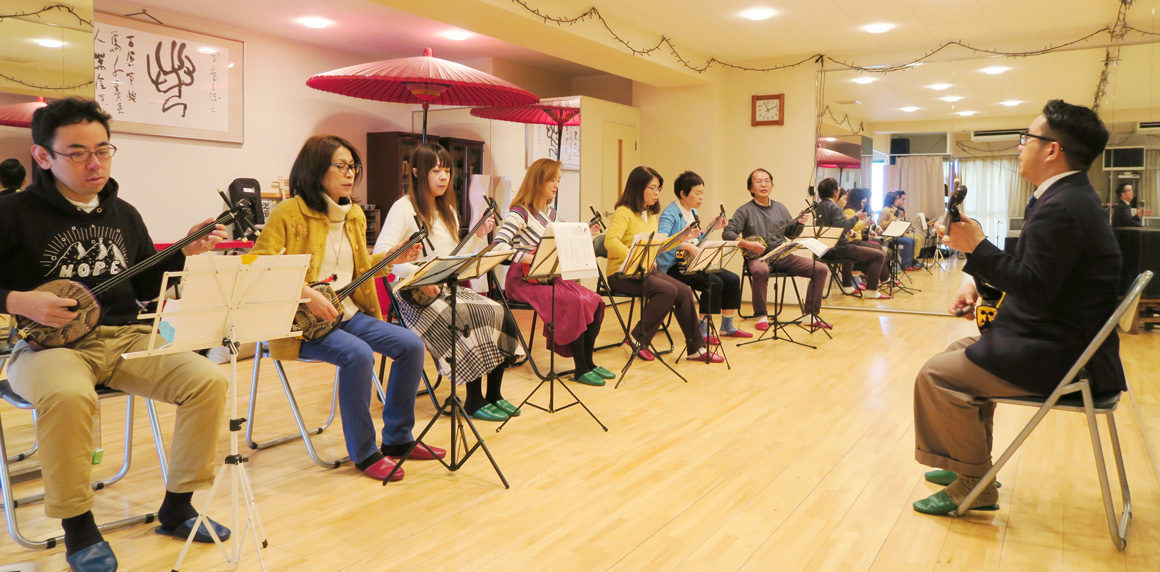 沖縄三線教室の様子